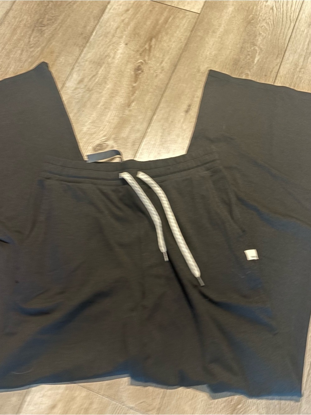 Vuori Women’s Black Joggers with Gray Drawstring
